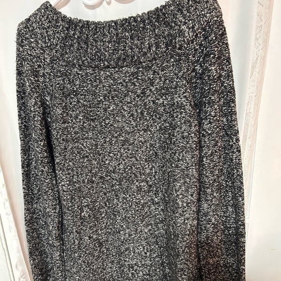 Ricki's grey Knit Sweater, rounded neckline- great for winter fun- xl - Picture 3 of 8